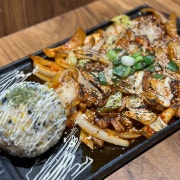 철판오돌뼈+날치알주먹밥 메뉴 사진(네이버)