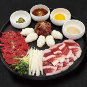 한우암소 사시미 신선세트 메뉴 사진(네이버)