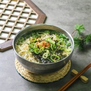 잔치국수(겨울) 메뉴 사진(네이버)