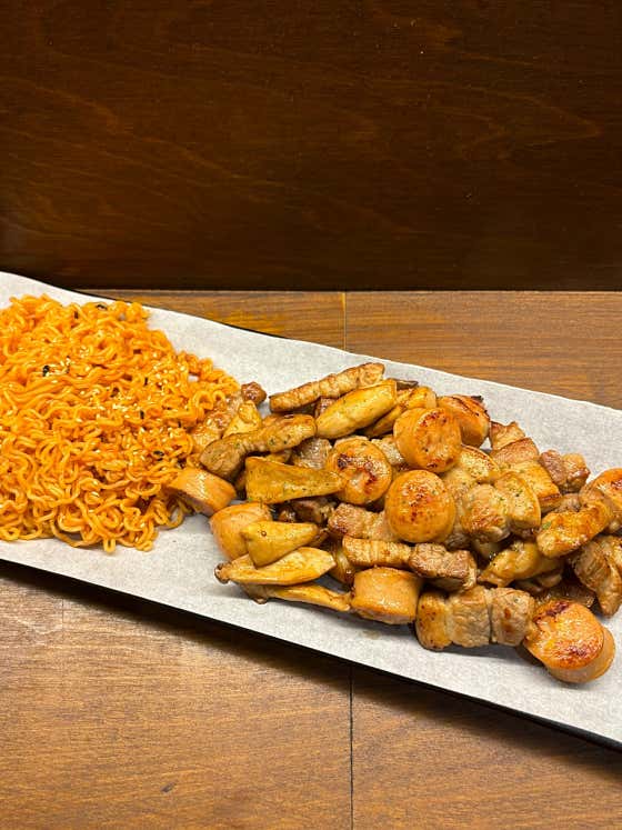 삼겹살 비빔면 소세지 메뉴 사진(네이버)