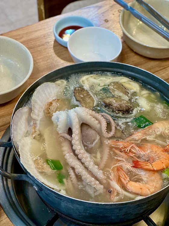 우리밀 해물칼국수(2인) 메뉴 사진(네이버)