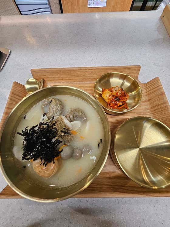 강원 감자메밀 옹떡만두국 메뉴 사진(네이버)