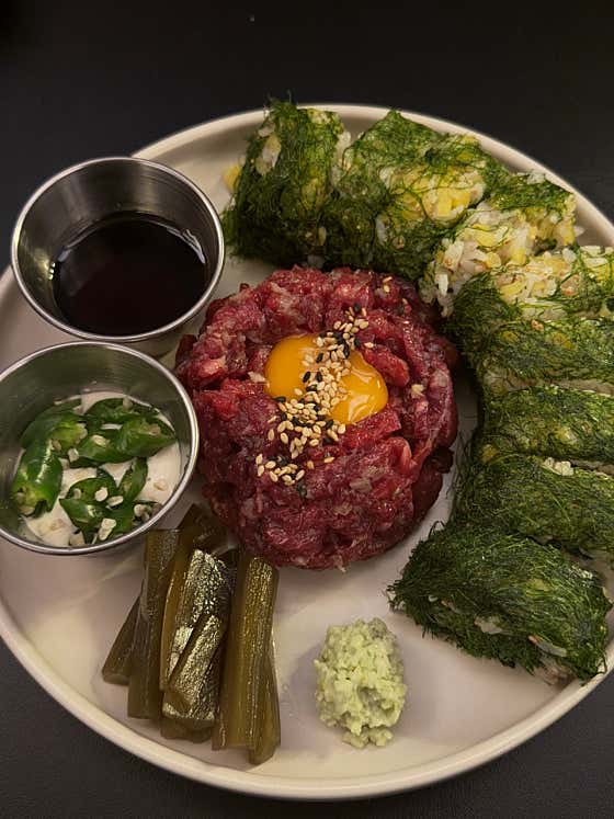 한우육회 감태김밥 메뉴 사진(네이버)