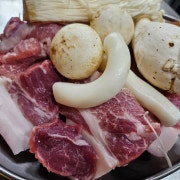 제주 흑돼지 왕소금 구이[할인행사중] 메뉴 사진(네이버)