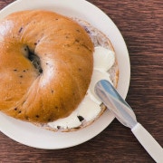블루베리베이글 + 크림치즈 메뉴 사진(네이버)