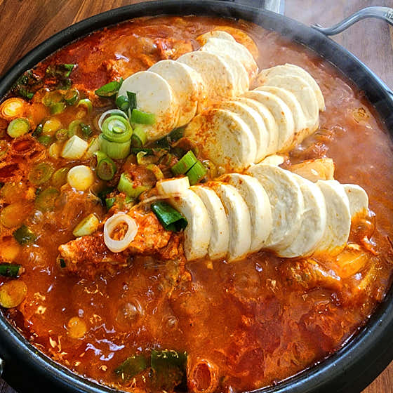 한돈 생갈비 순두부 김치찌개 메뉴 사진(네이버)