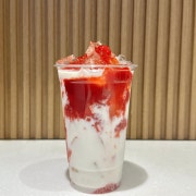 딸기라떼(only ice) 메뉴 사진(네이버)