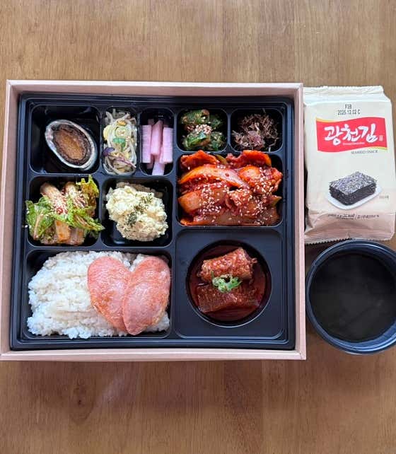 흑돼지두루치기 10첩도시락 메뉴 사진(네이버)