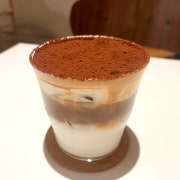 수제 바닐라빈 티라미수 크림라떼 메뉴 사진(네이버)