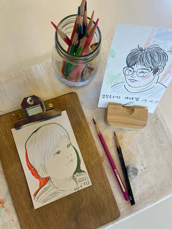 색연필 자유드로잉 메뉴 사진(네이버)