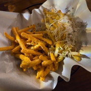 Half&half fries 메뉴 사진(네이버)