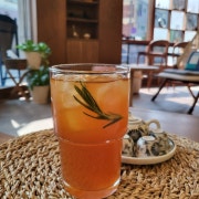 서비당복숭아티 메뉴 사진(네이버)