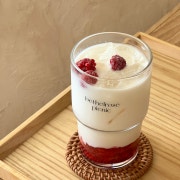 로즈베리 라떼 메뉴 사진(네이버)