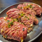 1++한우즉석양념갈비 메뉴 사진(네이버)