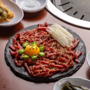 [1++ No.9] 한우육회 메뉴 사진(네이버)