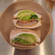 수제떡갈비샌드위치 메뉴 사진(네이버)