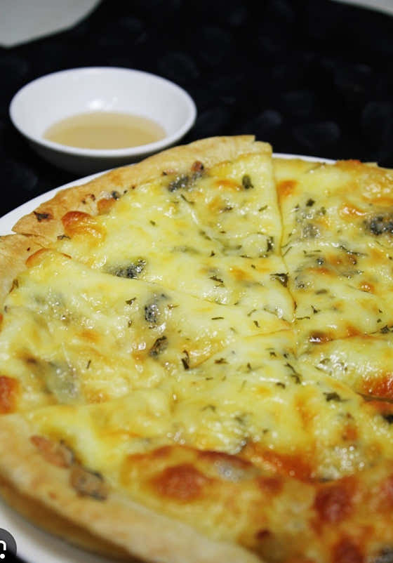 고르곤졸라피자 메뉴 사진(네이버)