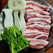 미나리생삼겹(180g) 메뉴 사진(네이버)