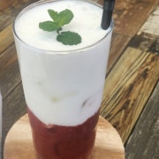 리얼딸기라떼 메뉴 사진(네이버)