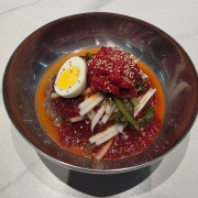 한우육회 비빔냉면 메뉴 사진(네이버)