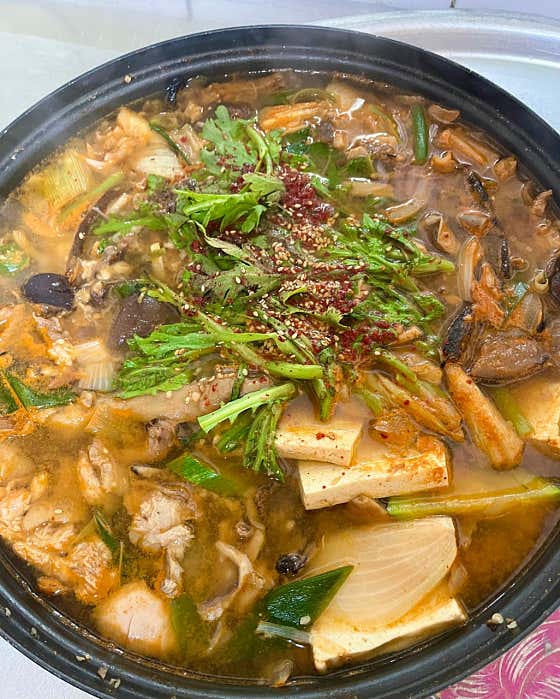 자연산 버섯찌개(소) 메뉴 사진(네이버)