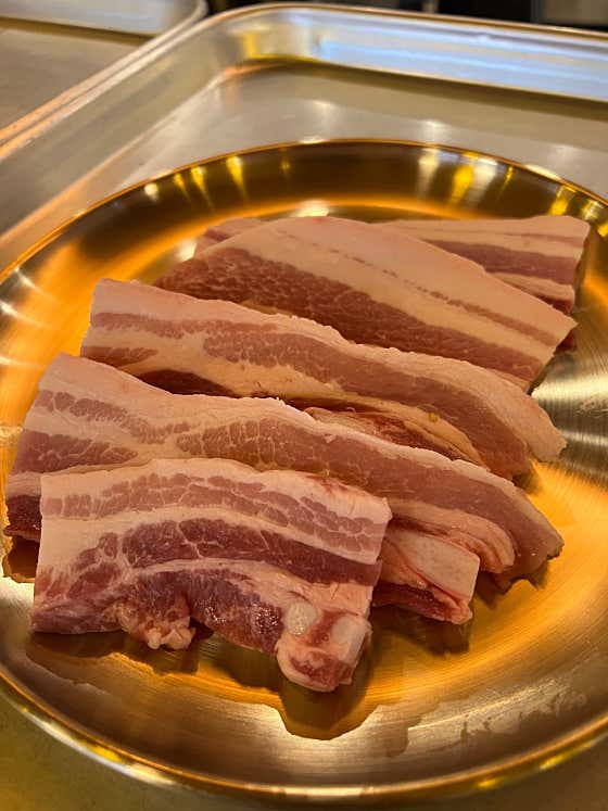국내산 한돈 생 삼겹살(180g) 메뉴 사진(네이버)