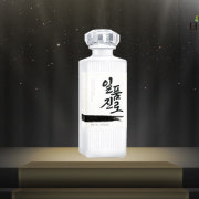 일품진로 1병+탄산수 2병+레몬+안주 메뉴 사진(네이버)