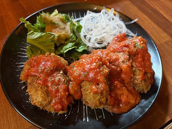 고기튀김과 토마토소스 메뉴 사진(네이버)