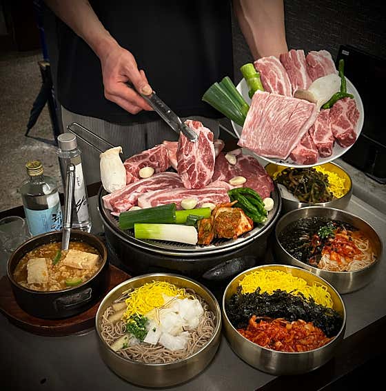 육품 강남본점 매장 사진