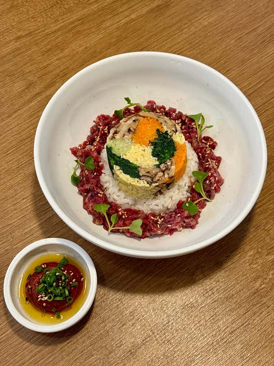 오색 한우육회비빔밥 메뉴 사진(네이버)