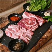 돼지고기 한마리 메뉴 사진(네이버)