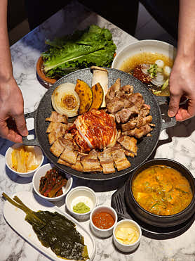 육달집 강남본점 매장 사진