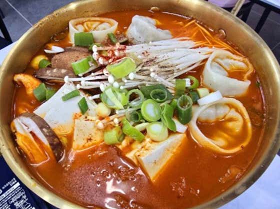 묵은지김치전골 메뉴 사진(네이버)