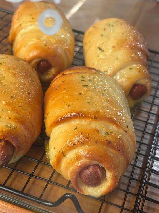 갈릭소세지 소금빵 메뉴 사진(네이버)