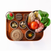 (한우)차돌매콤토마토전골+바질솥밥 메뉴 사진(네이버)