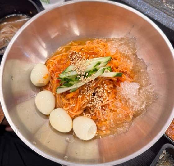 상큼아삭 김치비빔국수 메뉴 사진(네이버)