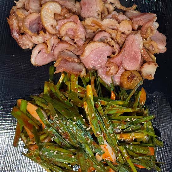 오리훈제 부추무침 메뉴 사진(네이버)