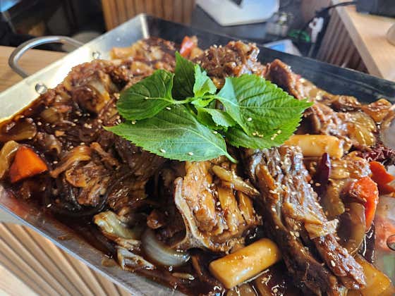 뼈찜(간장,매운맛) (소) 메뉴 사진(네이버)