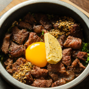 스테이크 솥밥 메뉴 사진(네이버)