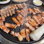 한돈삼겹살(1인분200g)3인이상 메뉴 사진(네이버)