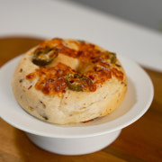 할라피뇨 치즈 베이글 메뉴 사진(네이버)
