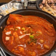 고기듬뿍김치찌개 메뉴 사진(네이버)