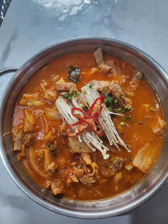 목살김치찌개 메뉴 사진(네이버)