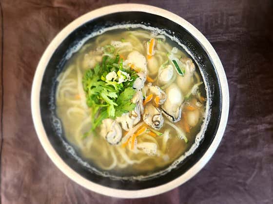 굴폭탄칼국수(겨울한정) 메뉴 사진(네이버)
