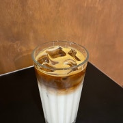 수제 바닐라 빈 라떼 메뉴 사진(네이버)