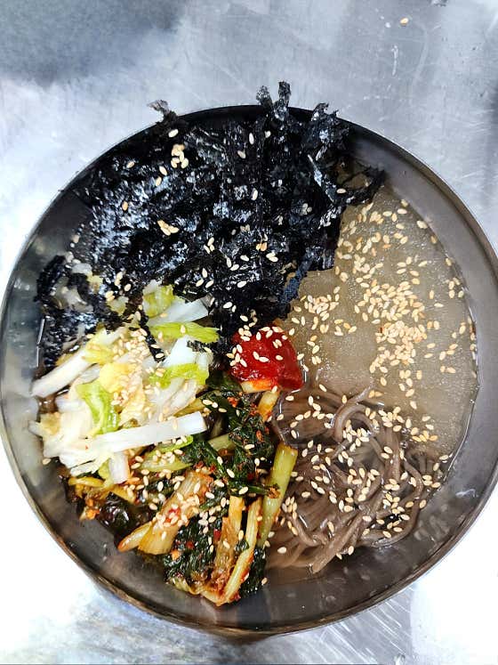 살얼음 열무 막국수 메뉴 사진(네이버)