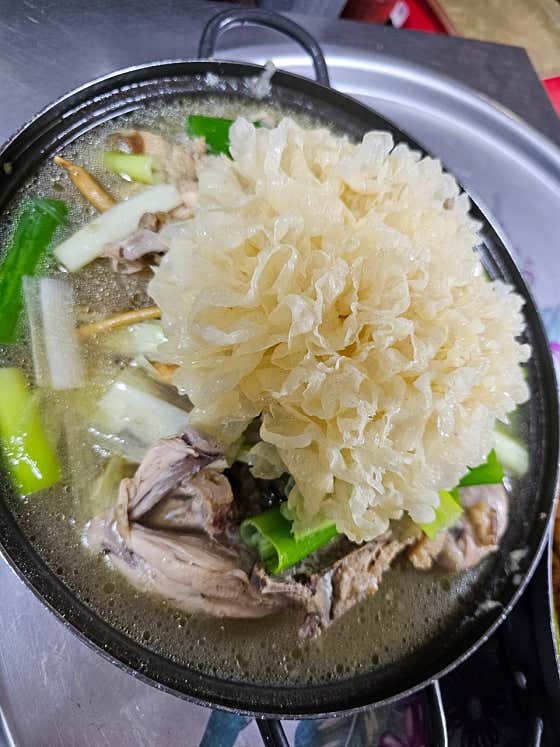산속 토종닭 백숙 메뉴 사진(네이버)
