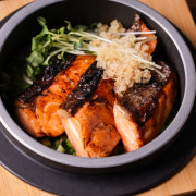 연어솥밥 메뉴 사진(네이버)