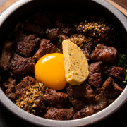 스테이크솥밥 메뉴 사진(네이버)