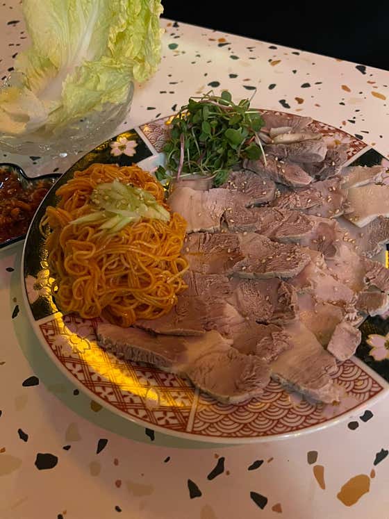 비빔소면과 수제냉제육 메뉴 사진(네이버)